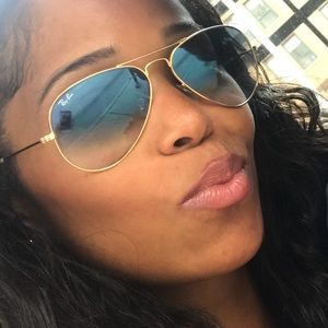 Meet your Posher, Andrea